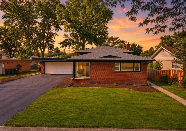 Photo 5 of Single family home for sale at 188 W Kathleen Dr, Park Ridge, IL 60068 | MLS# 12729994 | Listing updated on 2026-08-18