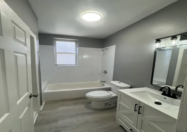 Listing Photo 5 - Condo for sale in building located at 720 W 61st St, Chicago, IL 60621