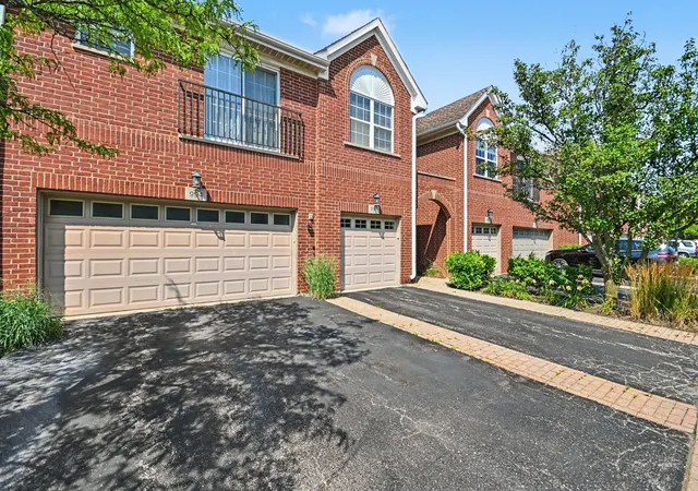 3rd image of 994 Kensington Dr, Northbrook, IL 60062 | MLS# 12730061