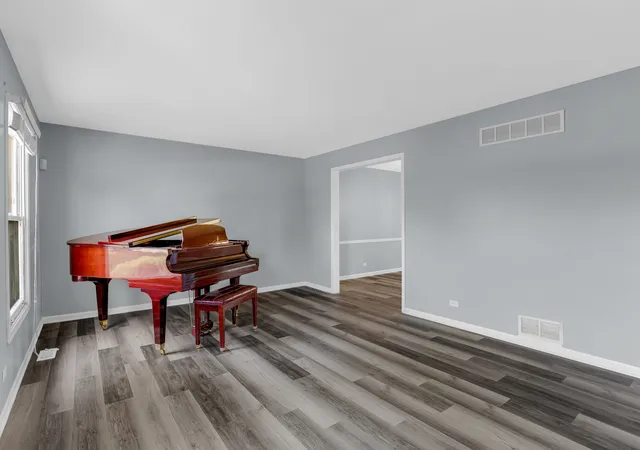 Photo 4 of Single family home for sale at 939 Honey Ln, Crete, IL 60417 | MLS# 12730065 | Listing updated on 2026-08-26