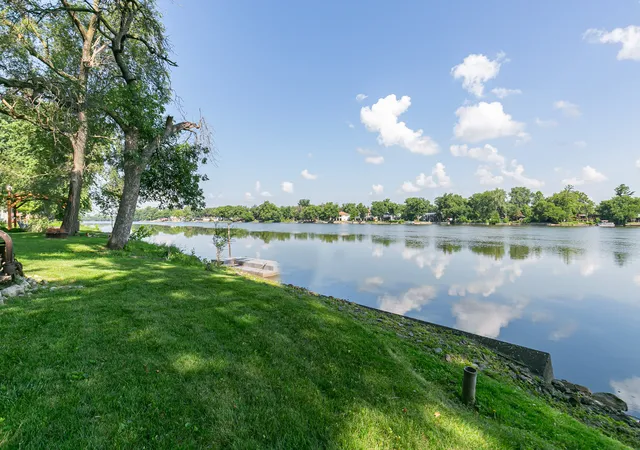 3rd image of 1703 S Shore Dr, Moline, IL 61265 | MLS# 12730078