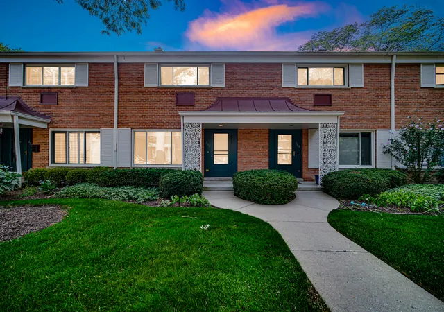 1st image of 662 Carriage Hill Dr, Glenview, IL 60025 | MLS# 12730145