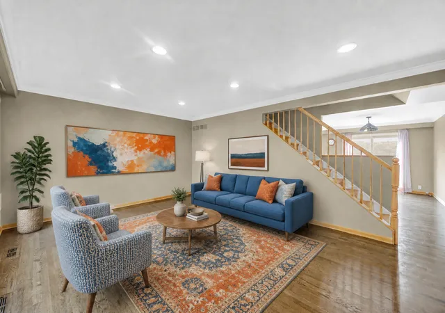 3rd image of 662 Carriage Hill Dr, Glenview, IL 60025 | MLS# 12730145