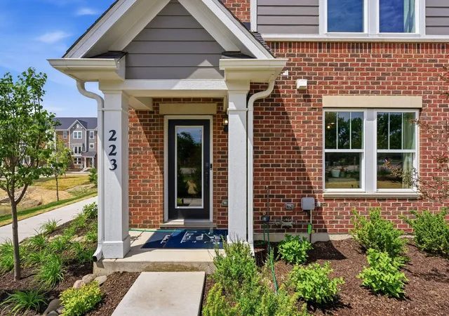 2nd image of 256 Warren Ln #12651, Schaumburg, IL 60193 | MLS# 12730218