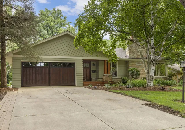 Photo 2 of Single family home for sale at 510 W Prairie Ave, Wheaton, IL 60187 | MLS# 12730222 | Listing updated on 2026-08-25