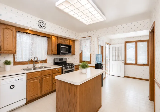 Photo 3 of Single family home for sale at 5319 W Patterson St, Chicago, IL 60641 | MLS# 12730243 | Listing updated on 2026-09-03