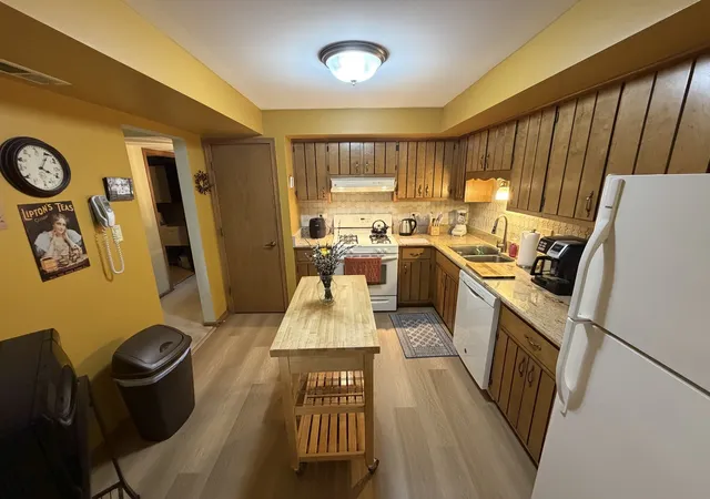 4th image of 15715 Deerfield Ct, Orland Park, IL 60462