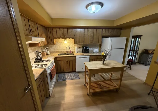 5th image of 15715 Deerfield Ct, Orland Park, IL 60462