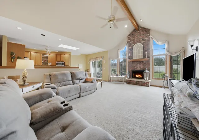 3rd image of 10400 Emerald Ave, Orland Park, IL 60467 | MLS# 12730349