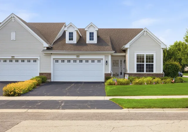 2nd image of 635 N Falls Cir, Pingree Grove, IL 60140 | MLS# 12730366