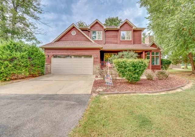 Photo 1 of Single family home for sale at 15558 E Country Meadow Rd, Mt Vernon, IL 62864 | MLS# 12730392 | Listing updated on 2026-08-18