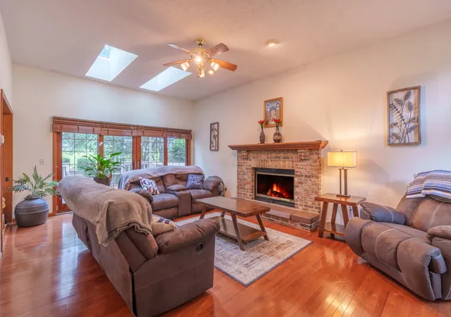 Photo 2 of Single family home for sale at 15558 E Country Meadow Rd, Mt Vernon, IL 62864 | MLS# 12730392 | Listing updated on 2026-08-18