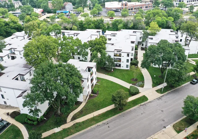 Photo 2 of Condo for sale at 334 W Miner St #3B, Arlington Heights, IL 60005 | MLS# 12730439 | Listing updated on 2026-08-20
