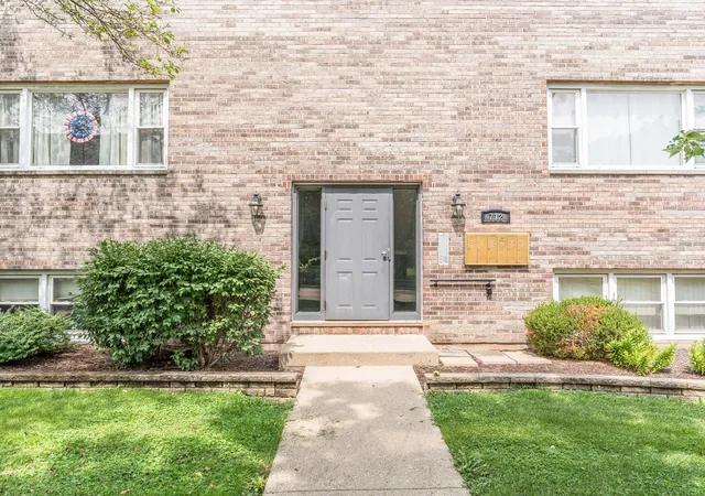 2nd image of 712 W Highland Ave #6, Elgin, IL 60123 | MLS# 12730479