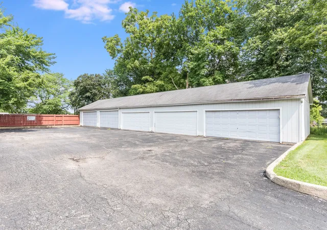 2nd image of 712 W Highland Ave, Elgin, IL 60123