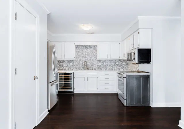 image of 712 W Highland Ave #6, Elgin, IL 60123 | MLS# 12730479
