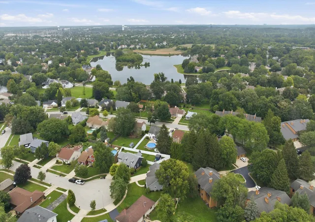 image of 650 Waverly Dr, Elgin, IL 60120