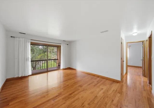5th image of 650 Waverly Dr, Elgin, IL 60120