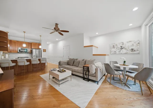 Listing Photo 4 - Condo for sale in building located at 1117 N Wood St, Chicago, IL 60622 - Unit #2