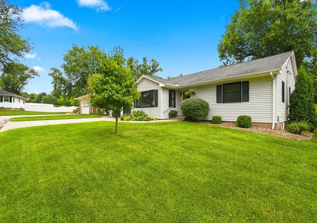 Photo 2 of Single family home for sale at 222 Hillcrest Dr, Geneseo, IL 61254 | MLS# 12730541 | Listing updated on 2026-08-22