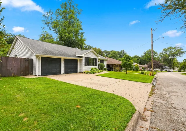 Photo 27 of Single family home for sale at 222 Hillcrest Dr, Geneseo, IL 61254 | MLS# 12730541 | Listing updated on 2026-08-22