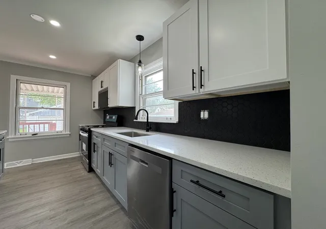Photo 4 of Single family home for sale at 5357 Otto Pl, Oak Lawn, IL 60453 | MLS# 12730550 | Listing updated on 2026-08-19