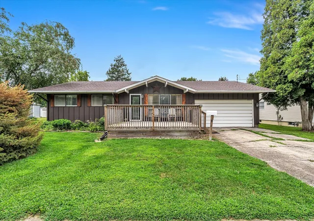 Photo 1 of Sale Pending at 409 N Main St, Cambridge, IL 61238 | MLS# 12730555 | Listing updated on 2026-08-19