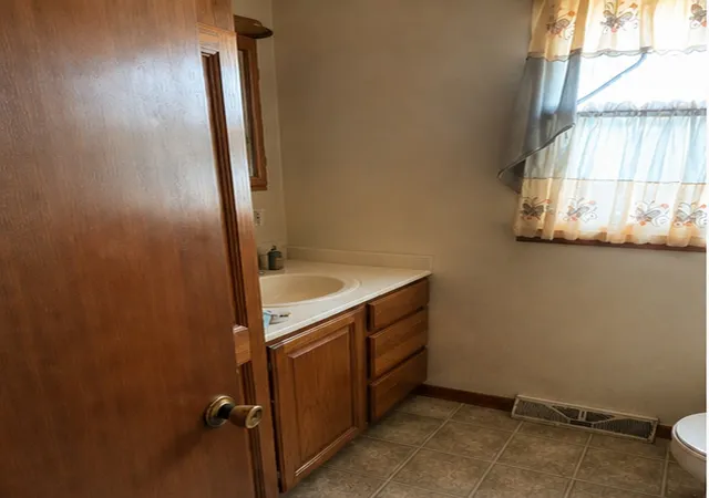 7th image of 825 Locust St, Carthage, IL 62321 | MLS# 12730561
