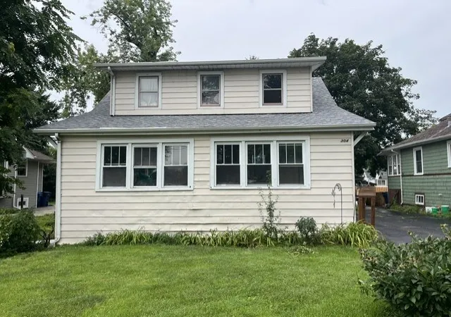 Photo 1 of Single family home for sale at 304 E Oak St, Villa Park, IL 60181 | MLS# 12730596 | Listing updated on 2026-08-22