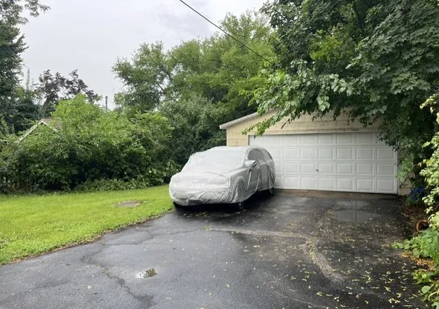 Photo 2 of Single family home for sale at 304 E Oak St, Villa Park, IL 60181 | MLS# 12730596 | Listing updated on 2026-08-22