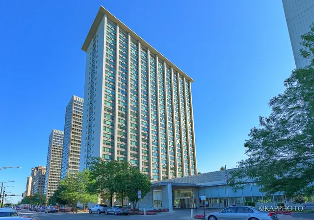Listing Photo 2 - Condo for sale in building located at 3600 N Lake Shore Dr, Chicago, IL 60613 - Unit #1216