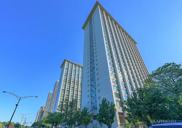 Listing Photo 3 - Condo for sale in building located at 3600 N Lake Shore Dr, Chicago, IL 60613 - Unit #1216