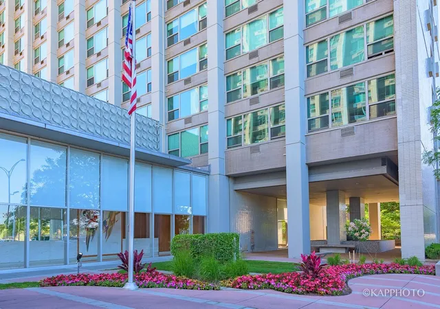 Listing Photo 4 - Condo for sale in building located at 3600 N Lake Shore Dr, Chicago, IL 60613 - Unit #1216
