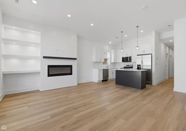 Listing Photo 5 - Condo for sale in building located at 4841 S Prairie Ave, Chicago, IL 60615