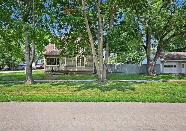 2nd image of 330 Pleasant St, Sheridan, IL 60551 | MLS# 12730640