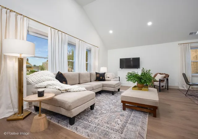 Photo 2 of Single family home for sale at 10059 S Spaulding Ave, Evergreen Park, IL 60805 | MLS# 12730648 | Listing updated on 2026-09-02