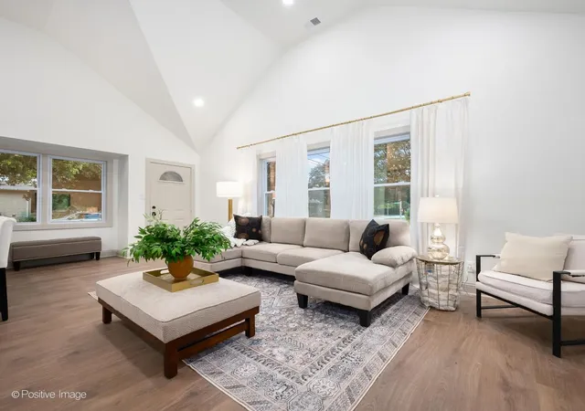 Photo 3 of Single family home for sale at 10059 S Spaulding Ave, Evergreen Park, IL 60805 | MLS# 12730648 | Listing updated on 2026-09-02