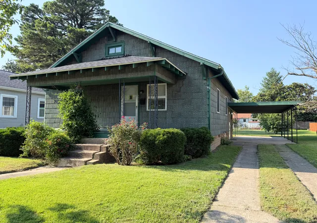 Photo 1 of Single family home for sale at 2010 Elm St, Murphysboro, IL 62966 | MLS# 12730651 | Listing updated on 2026-08-18