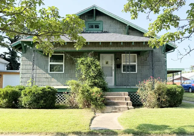 Photo 2 of Single family home for sale at 2010 Elm St, Murphysboro, IL 62966 | MLS# 12730651 | Listing updated on 2026-08-18
