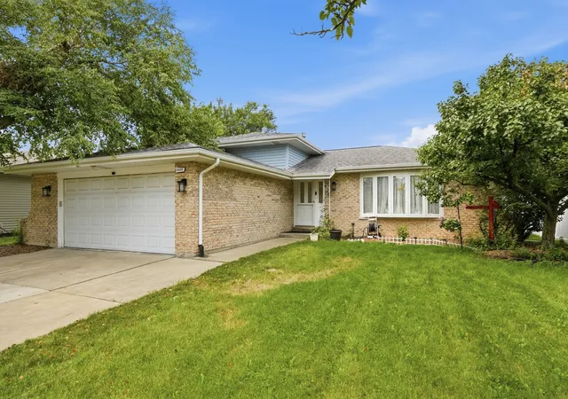 Photo 1 of Single family home for sale at 15606 Vista Dr, Oak Forest, IL 60452 | MLS# 12730716 | Listing updated on 2026-08-20