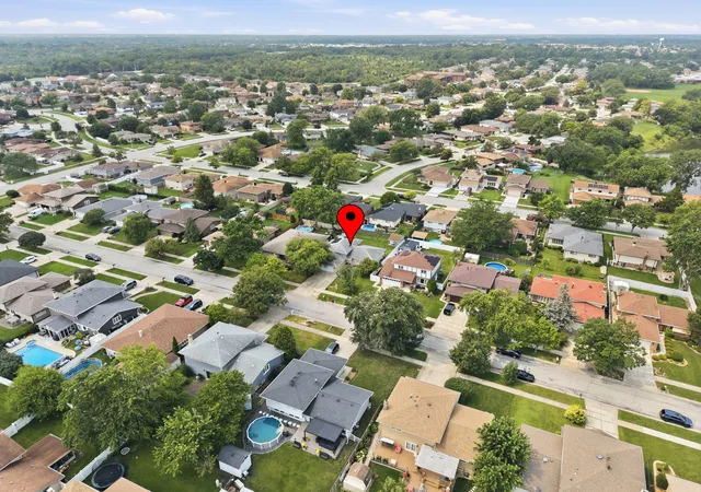 Photo 3 of Single family home for sale at 15606 Vista Dr, Oak Forest, IL 60452 | MLS# 12730716 | Listing updated on 2026-08-20