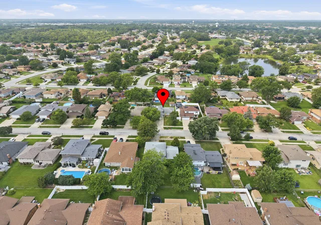 Photo 3 of Single family home for sale at 15606 Vista Dr, Oak Forest, IL 60452 | MLS# 12730716 | Listing updated on 2026-08-20