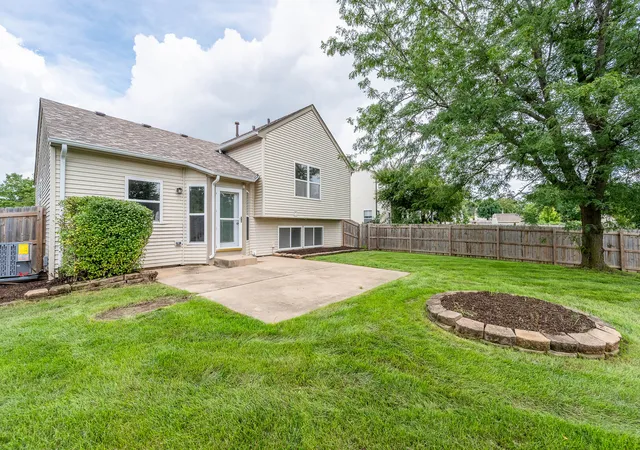 15th image of 636 Hamilton Ln, North Aurora, IL 60542 | MLS# 12730722