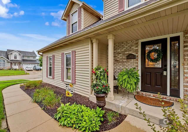 2nd image of 1613 Chestnut Hill Rd, Plainfield, IL 60586 | MLS# 12730760