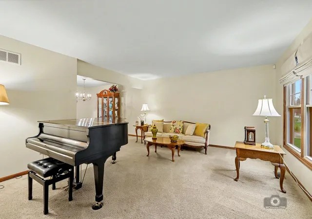 4th image of 1613 Chestnut Hill Rd, Plainfield, IL 60586 | MLS# 12730760