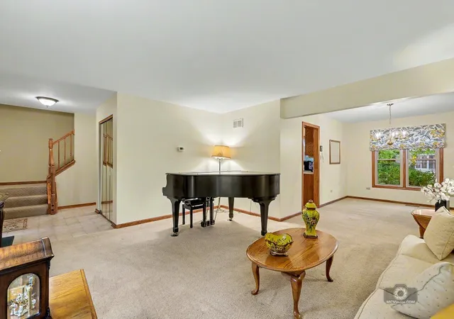 5th image of 1613 Chestnut Hill Rd, Plainfield, IL 60586 | MLS# 12730760