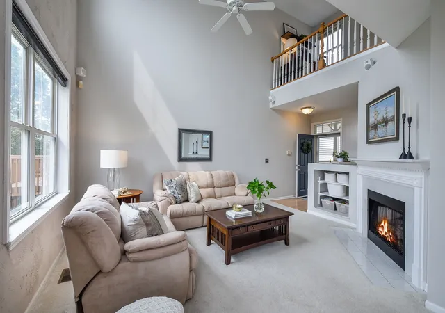 2nd image of 323 Fairmont Ct, St. Charles, IL 60175 | MLS# 12730794