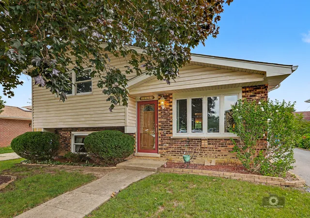 Single family home for sale at 12855 Crestbrook Ct, Crestwood, IL 60418 | MLS# 12730803
