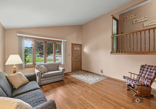 Photo 4 of Single family home for sale at 12855 Crestbrook Ct, Crestwood, IL 60418 | MLS# 12730803 | Listing updated on 2026-08-25