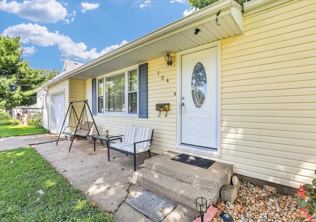 Photo 4 of Single family home for sale at 704 E Buckner St, Tuscola, IL 61953 | MLS# 12730835 | Listing updated on 2026-09-03